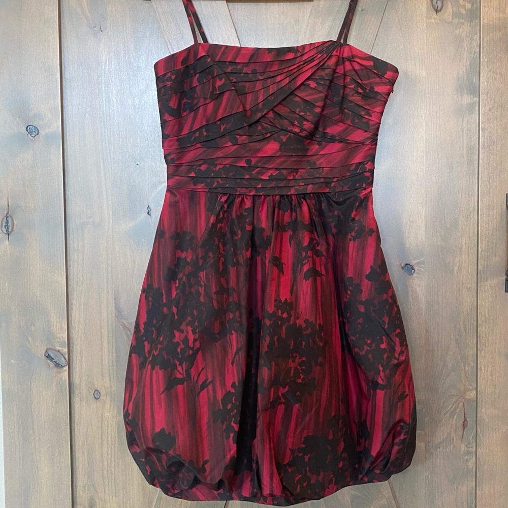 BCBGMaxAzria Dress Silk Bubble Hem Pleated Bodice Abstract Magenta Black Size 6